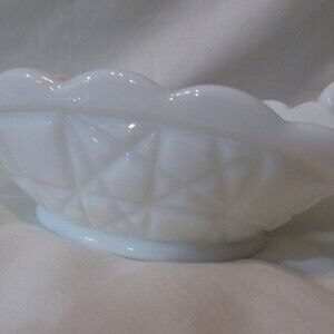 VINTAGE DIAMOND QUILT PATTERN MILK GLASS NAPPY DISH RUFFLED EDGE HANDLE